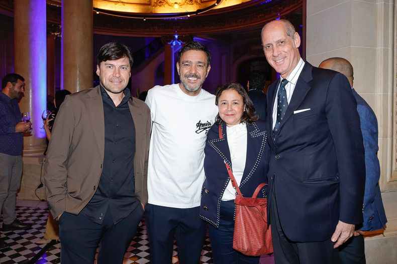 Alexander Medina, Álvaro Recoba, embajadora de Canadá Carmen Sorger y embajador de Italia Fabrizio Petri.
