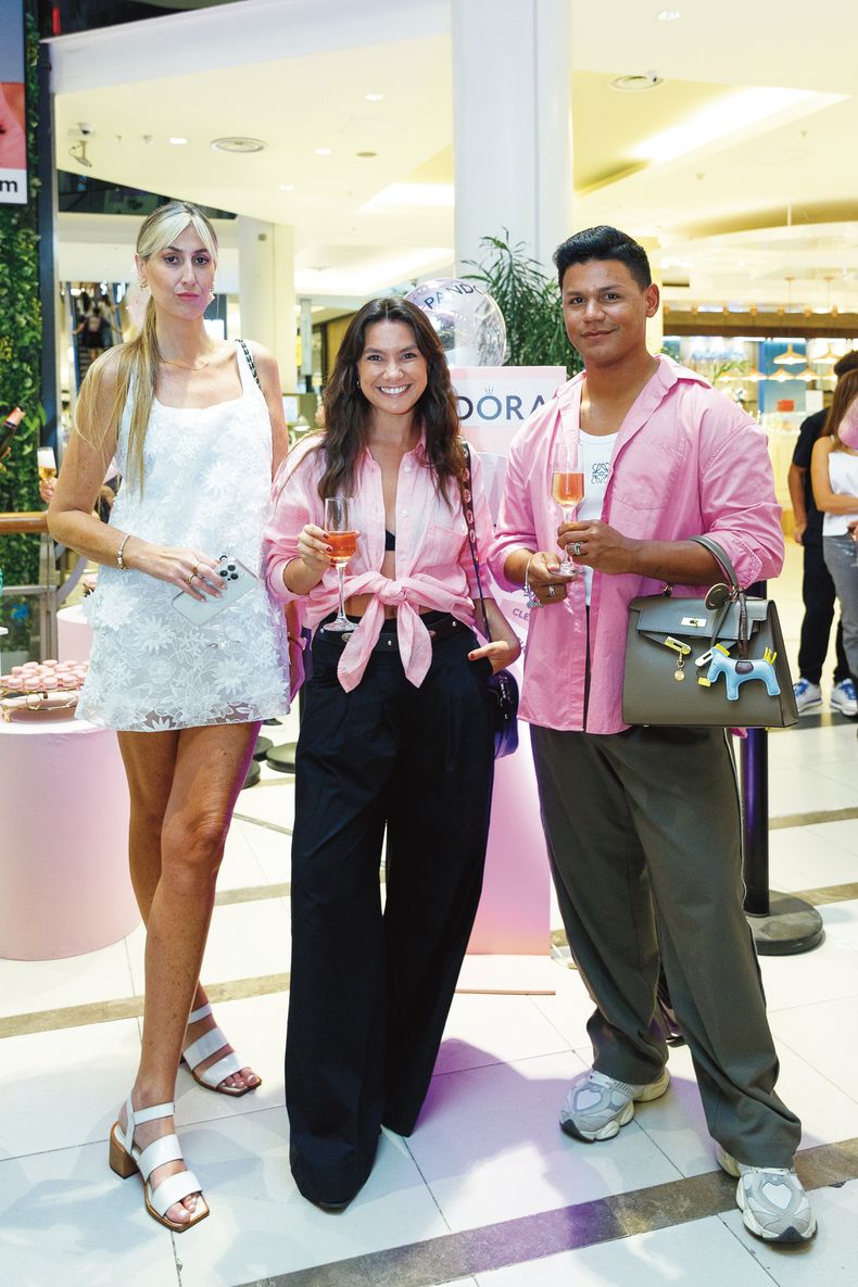 Natalia de la Fuente, Flavia Peduzzi y Jhan D’Viasso
