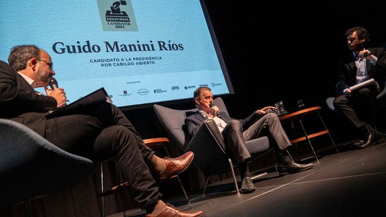Guido Manini Ríos en el ciclo Desayunos Candidatos de Búsqueda Guido Manini Ríos en el ciclo Desayunos Candidatos de Búsqueda