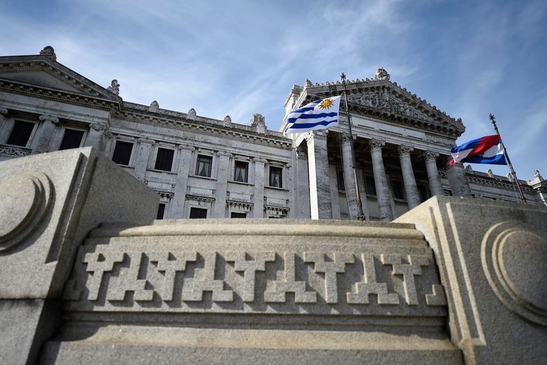 Historia de la inteligencia artificial en Uruguay: 40 años de su llegada al Parlamento