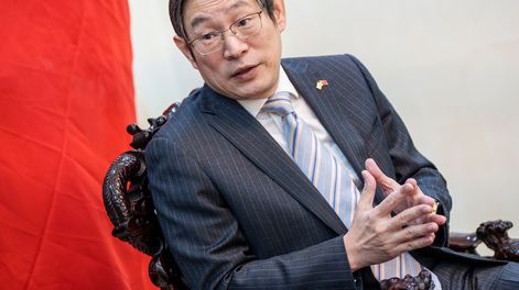 Embajador de China en Uruguay, Huang Yazhong