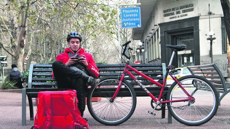 Más de 3.000 repartidores trabajan para las apps. Foto: Nicolás Der Agopián / Búsqueda