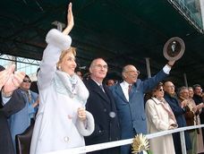 El presidente argentino, Fernando De la Rúa, en una visita a Montevideo, meses antes de que empezaran las crisis en ambos márgenes del Río de la Plata