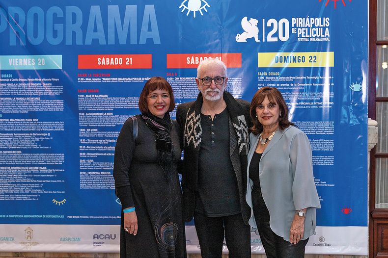 Del Festival Piriápolis de Película: jurado de cortos Diana Rodríguez y moderador Fernando Brenner con la encargada de Prensa del Argentino Hotel Pilar Torrado