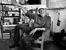 Ernesto Vila en su taller, foto que integró la muestra Rostros del arte, de Panta Astiazarán. Ernesto Vila en su taller, foto que integró la muestra Rostros del arte, de Panta Astiazarán.