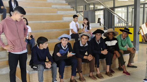 Alumnos del liceo de Tranqueras, el día de la inauguración del centro educativo