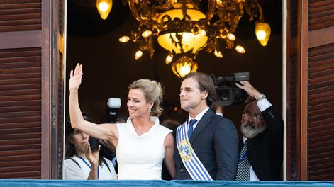 Lorena Ponce de León y Luis Lacalle Pou durante el cambio de mando y asunción de nuevo presidente. Foto: Santiago Mazzarovich / adhocFOTOS