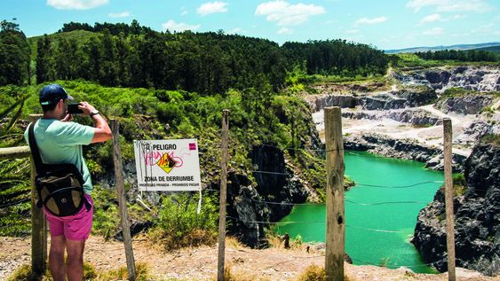 La cantera de Nueva Carrara se convirtió en un destino turístico muy popular en los últimos meses y causó preocupación a los expertos. Foto: Adrián Echeverriaga