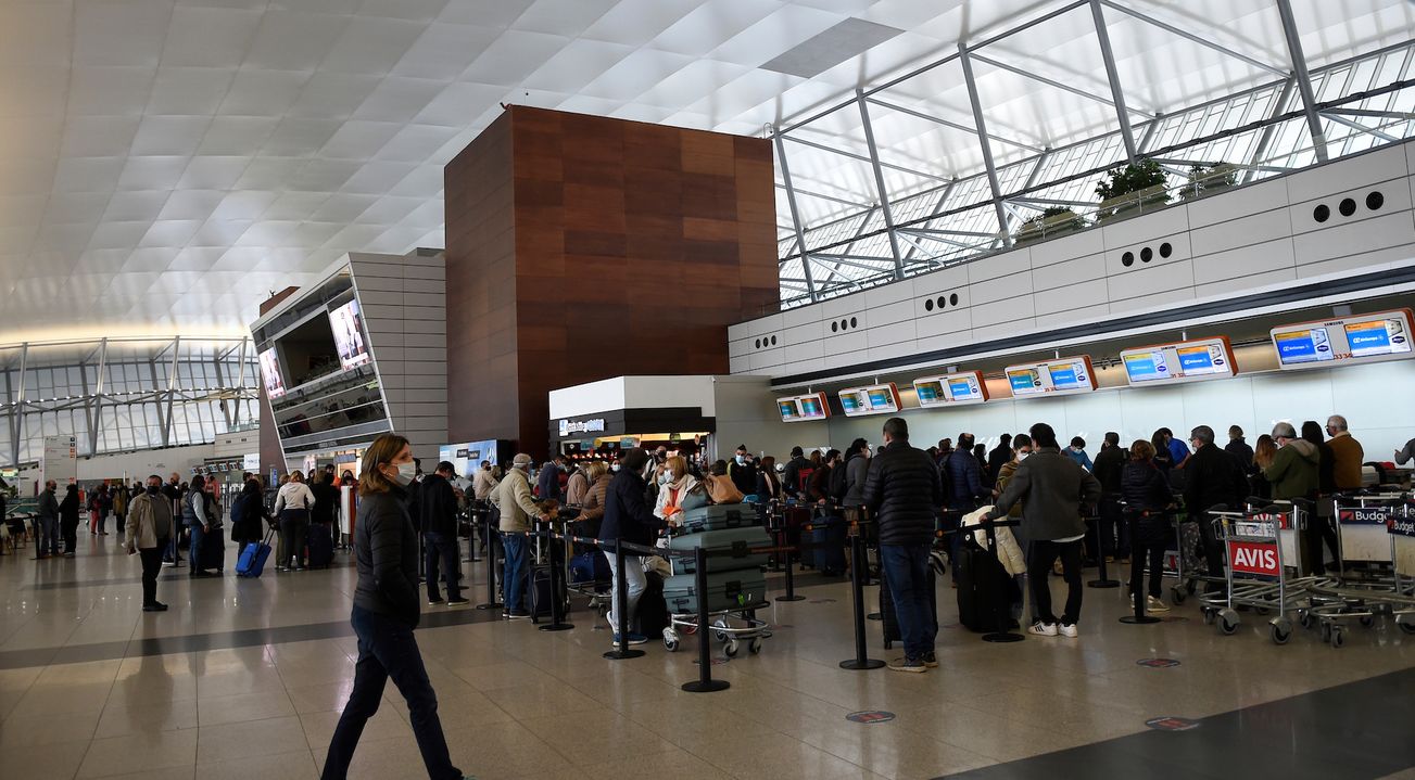 El arresto de los ciudadanos franceses por parte de Uruguay se realizó en el Aeropuerto Internacional de Carrasco.