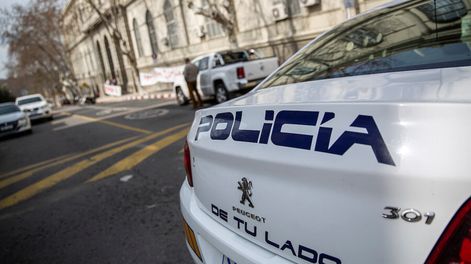 Policía. Foto: Mauricio Zina / adhocFOTOS