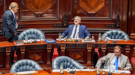 Búsqueda | IN-Blancos Parlamento-Adhoc-Mauricio Zina-20260107MZINA_6561