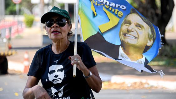 imagen de Jerarca del gobierno afirma que la elección de Bolsonaro es “un derrumbe de la política democrática” con perspectivas “nefastas”