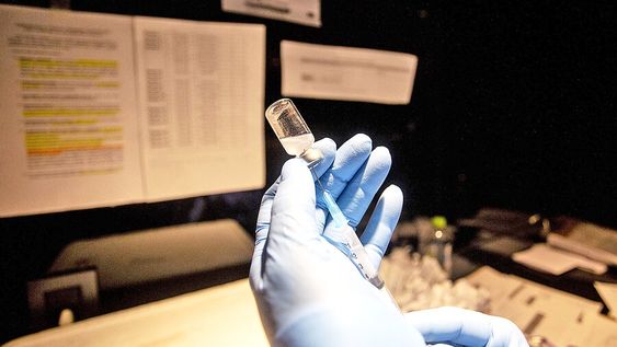 Siempre quedará una frecuencia base de circulación del virus y será necesario reforzar la inmunidad. Foto: Nicolás Garrido / Búsqueda