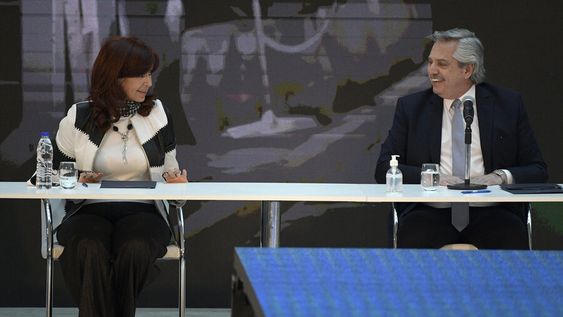 Alberto Fernández junto a Cristina Kirchner. Foto: AFP. Alberto Fernández junto a Cristina Kirchner. Foto: AFP.