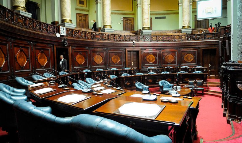 Un texto elaborado por una comisión de expertos que fue remitido al Parlamento procura actualizar un sistema “muy obsoleto”. Foto: Javier Calvelo / adhocFOTOS