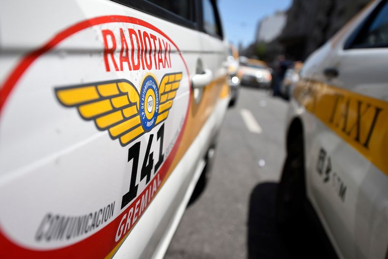 El aumento de la tarifa del taxímetro incidió en los precios de transporte de pasajeros con chofer en noviembre.