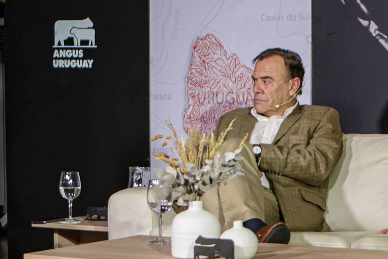 El vicepresidente de INIA, Walter Baethgen, en la conferencia de Angus Uruguay