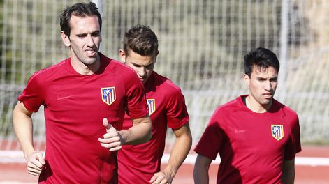 imagen de La lesión de Godín lo pone en duda en España y en Uruguay