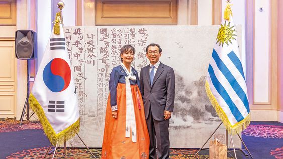 Kyung-Ah Park y embajador de Corea Eun-Chul Lee Kyung-Ah Park y embajador de Corea Eun-Chul Lee