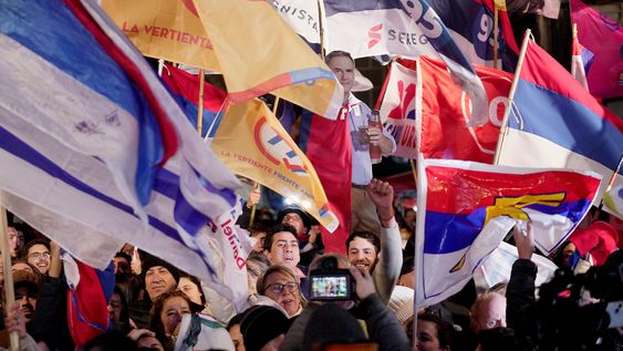 Militantes del Frente Amplio durante los festejos posteriores a las elecciones internas, el 30 de junio Militantes del Frente Amplio durante los festejos posteriores a las elecciones internas, el 30 de junio