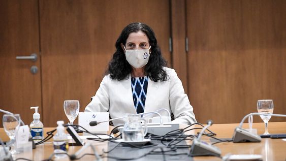 Azucena Arbeleche durante la reunión en consejo de ministros en Torre Ejecutiva. Foto: Javier Calvelo / adhocFOTOS Azucena Arbeleche durante la reunión en consejo de ministros en Torre Ejecutiva. Foto: Javier Calvelo / adhocFOTOS