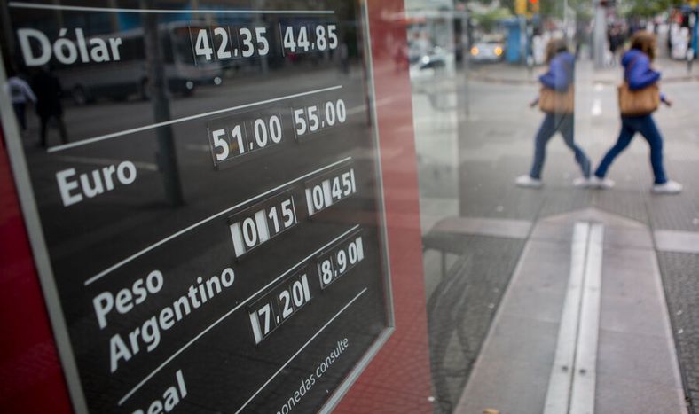 Dólar pizarra. Foto: Nicolás Garrido / Búsqueda