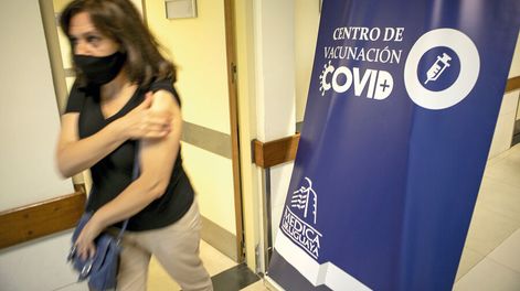 Búsqueda | Los resultados dependerán del “ritmo y velocidad” del programa de inmunización, explicó la científica de Pfizer. Foto: Nicolás Garrido / Búsqueda