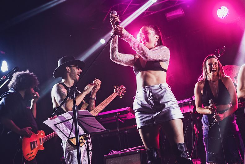 Luana es otra de las invitadas a colaborar en la cl&aacute;sica jam session