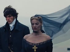 Jacob Elordi y Margot Robbie son los protagonistas de la nueva versión cinematográfica de Cumbres Borrascosas. Jacob Elordi y Margot Robbie son los protagonistas de la nueva versión cinematográfica de Cumbres Borrascosas.