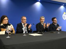 La responsable del Área de Formación de la Dirección Nacional de Educación (DNE), Gabriela Rak, el ministro José Carlos Mahía, el presidente de la ANEP, Pablo Caggiani, y el secretario técnico de la DNE, Sebastián Valdez