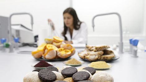 imagen de Estudian nuevos productos a partir de residuos de jugos de fruta  para que industria elabore galletitas con insumos más saludables