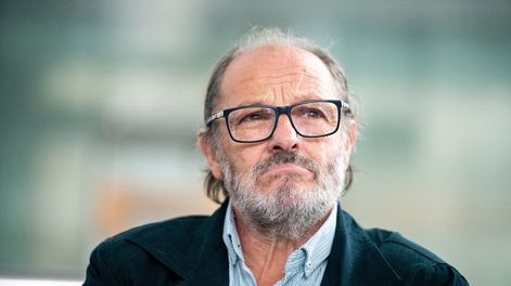 Daniel Olesker después de una reunión entre dirigentes del Frente Amplio y autoridades de gobierno, en 2020. Foto: Santiago Mazzarovich / adhocFOTOS