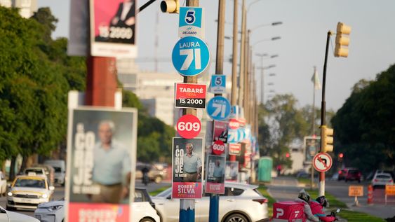 Cartelería política en Montevideo Cartelería política en Montevideo