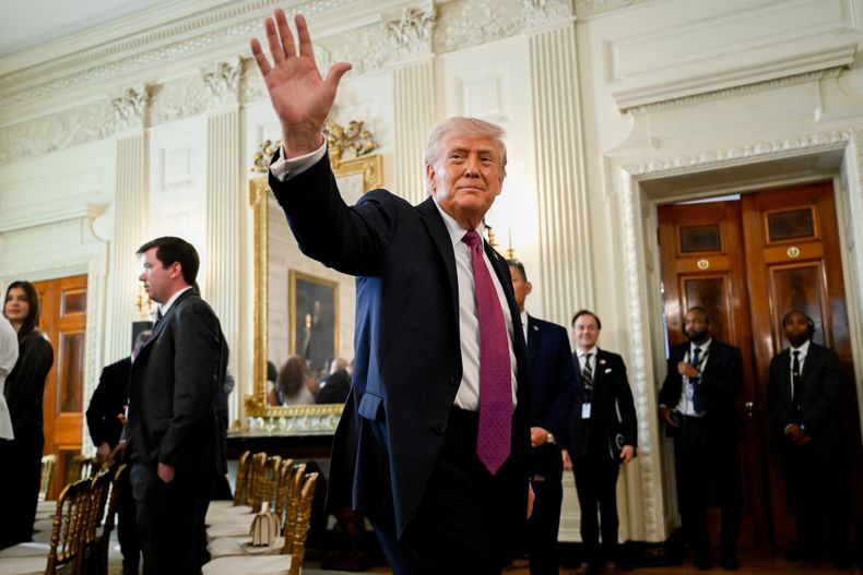 El presidente de Estados Unidos, Donald Trump, se retira tras pronunciar un discurso en el Comedor de Estado de la Casa Blanca en Washington, D.C., EE. UU., el 21 de abril de 2026.&nbsp;