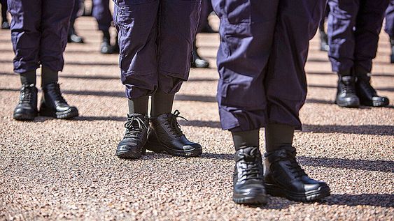 Ceremonia en la Escuela Nacional de Policía en Montevideo. Foto: Mauricio Zina / adhocFOTOS