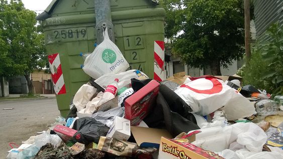 Contenedores de basura en Montevideo Contenedores de basura en Montevideo