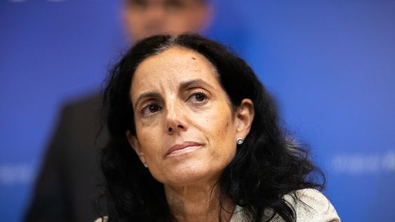 Azucena Arbeleche durante una conferencia de prensa en la Torre Ejecutiva. Foto: Santiago Mazzarovich / adhocFOTOS Azucena Arbeleche durante una conferencia de prensa en la Torre Ejecutiva. Foto: Santiago Mazzarovich / adhocFOTOS