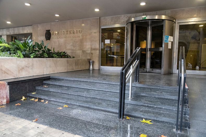Fachada del Ministerio de Relaciones Exteriores. Foto Mauricio Zina/ adhocFOTOS