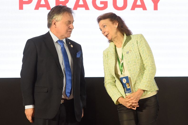 Ministro de Relaciones Exteriores, Omar Paganini, junto a la ahora excanciller argentina Diana Mondino 