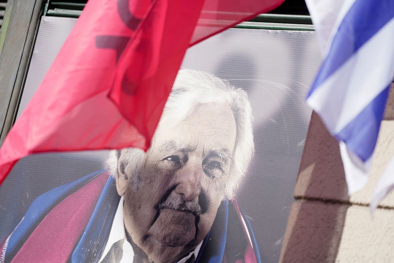 Cortejo fúnebre de José Mujica, tras su fallecimiento, en la sede del MPP en el centro de la ciudad de Montevideo