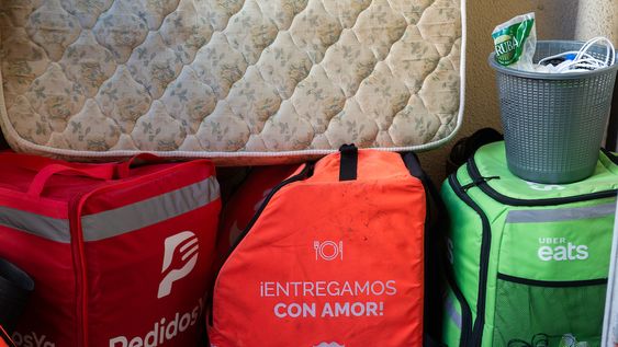 Mochilas de plataformas de reparto en una pensión Mochilas de plataformas de reparto en una pensión