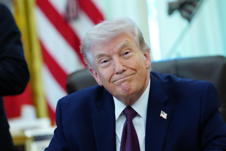 El presidente de Estados Unidos, Donald J. Trump, anuncia una orden ejecutiva sobre la integridad electoral en el Despacho Oval de la Casa Blanca en Washington, D.C., EE. UU., el 31 de marzo de 2026.