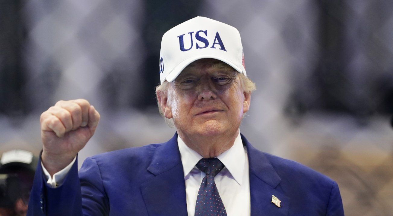 Donald Trump en el octágono tras el evento UFC Freedom 250 en el jardín sur de la Casa Blanca, el 15 de junio de 2026.