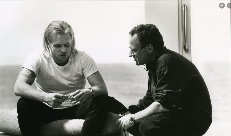 Val Kilmer y Michael Mann en la filmación de ‘Fuego contra fuego’