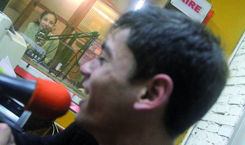 imagen de Seis años después de la regulación, las radios comunitarias siguen sin recursos para subsistir; el Estado propone pautar publicidad