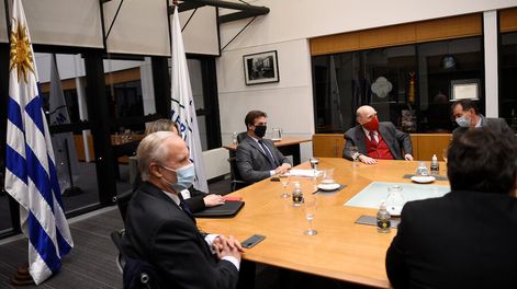 Lacalle Pou con los líderes de los partidos de la coalición de gobierno. Foto: Daniel Rodriguez /adhocFOTOS