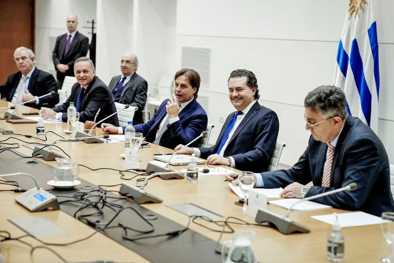 El presidente Lacalle Pou le reclamó a su gabinete que haya mayor diálogo con legisladores oficialistas. Foto: Javier Calvelo / adhocFOTOS