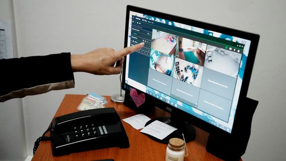 Pantalla de la computadora de la directora de BBSIM, Rossana Etcheverry.