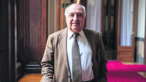 Senador Guillermo Domenech en el Palacio Legislativo en Montevideo. Foto: Mauricio Zina / adhocFOTOS