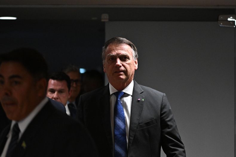 El expresidente de Brasil, Jair Bolsonaro participa en la sesión de interrogatorio ante el Tribunal Supremo este lunes, en Brasilia (Brasil).